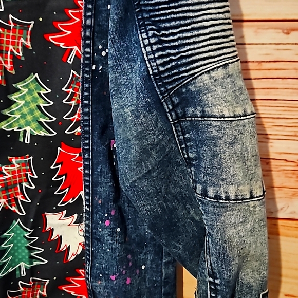 Handmade☆Upcycled 2024 "Christmas Crazies" Distressed Denim Jean Jacket! Sz L~XL - Picture 9 of 10